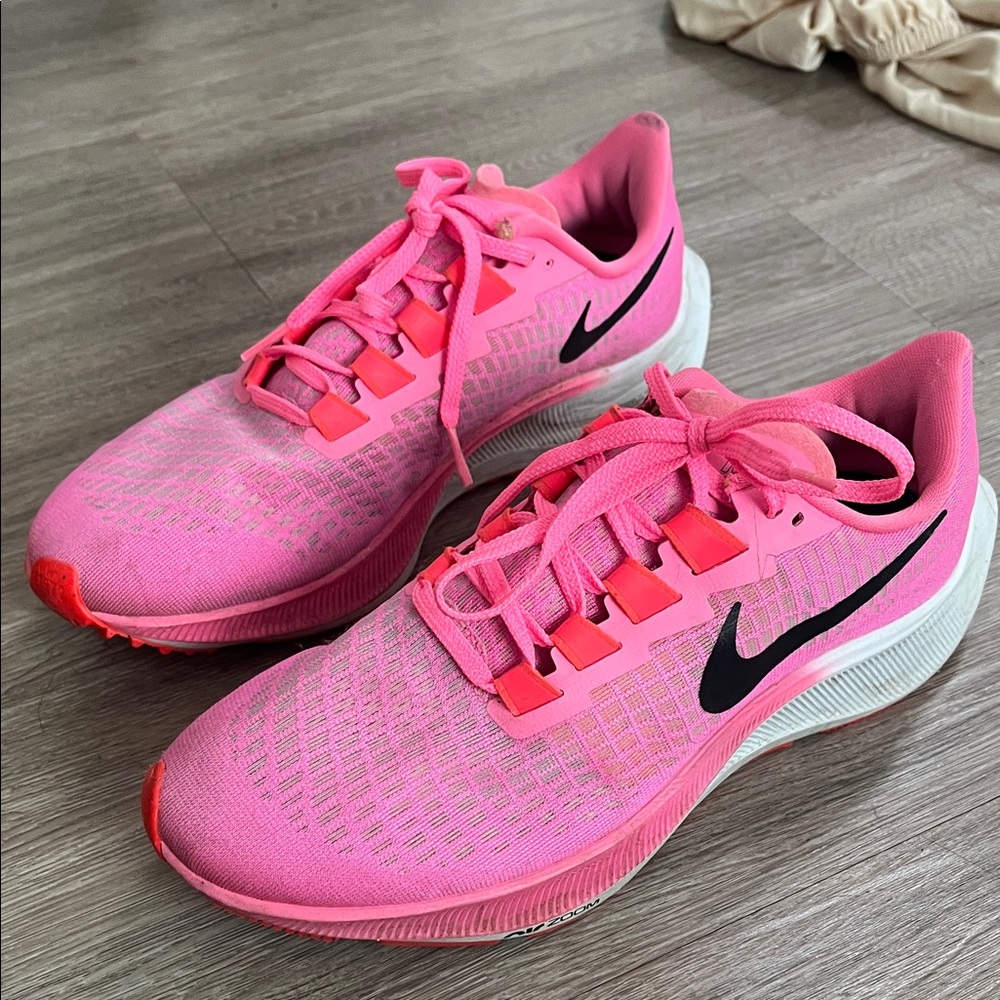 Nike Women's Pegasus 37 running shoes (hot pink)
